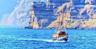 Paseos en barco en Santorini, ofertas 2026. Yates y catamarán
