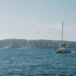 Alquilar un catamarán privado en Santorini