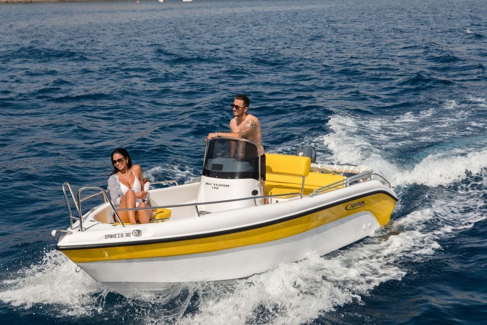 ¿Dónde alquilar un barco sin licencia en Santorini?