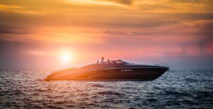 Alquilar un yate privado en Santorini