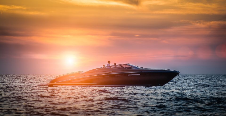 Alquilar un yate privado en Santorini